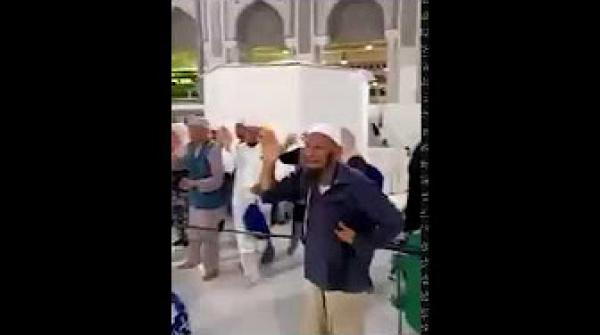 حجاج صينيون يودعون الحرم بالدموع غير مديري ظهورهم له