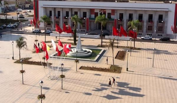 غريب : زوجة مسؤول نافذ تتحول إلى الآمر والناهي في عمالة القنيطرة