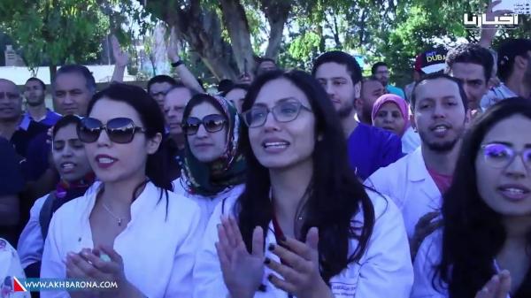 أساتذة الطب يقررون مقاطعة الامتحانات بعد توقيف أمزازي لثلاثة منهم