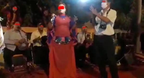 في عز كورونا ورغم انتشار الفيروس بالإقليم... نشطاء يتداولون فيديو حفل زفاف نشره فنان شعبي على اليوتوب!