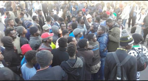 تفاصيل جديدة: قطع الطريق بسبب مواجهات بالحجارة بين أبناء درب الكبير ومهاجرين أفارقة بمحيط أولاد زيان