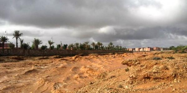 فضيحة انهيار قنطرة كبيرة بسبب فيضان وادي كلميم