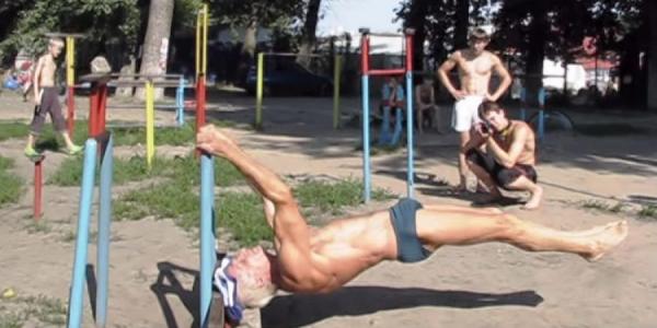 سبعيني يبهر الجمهور بأدائه الرشيق