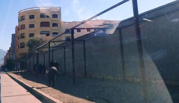 والي جهة بني ملال خنيفرة يتخذ قرارا جريئا ويأمر باخلاء الملك العام وبهدم براريك بجانب المؤسسات التعليمية