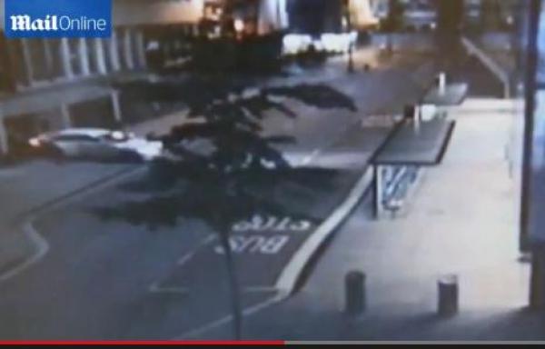 بالفيديو: لصوص يقتحمون المتجر الخطأ بسيارتهم في بريطانيا