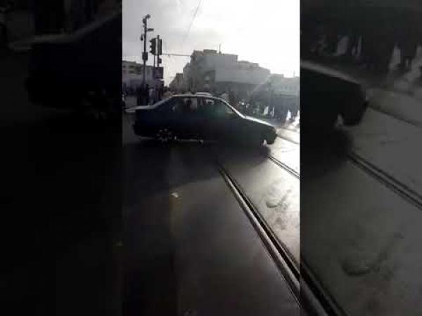 بالفيديو:اعتقال شخص سرق سيارة وحاول إضرام النار في جسده بالرباط