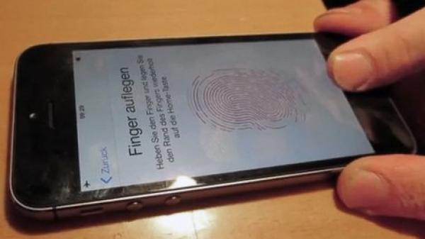 بالفيديو : فريق يتمكن من كسر الـ Touch id في الأيفون 5s