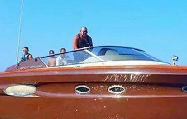 المجلة الفرنسية "باري ماتش" تسيء لملك المغرب وتورد تفاصيل واقعة توقيف يخت الملك