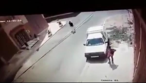 فيديو بكاميرا المراقبة.. توثيق عملية سرقة بانزكان من طرف طفل