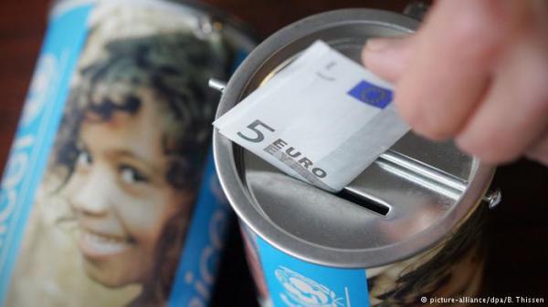 قس جمع تبرعات للاجئين .. فلعب بها قمار وخسرها