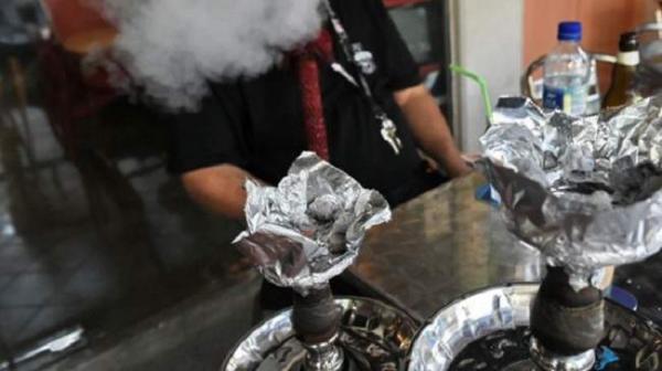 الدرك الملكي يتصدى للاستهتار ويداهم مقهى للشيشة ويعتقل مُسيرها ويحجز  أزيد من 100 نرجيلة