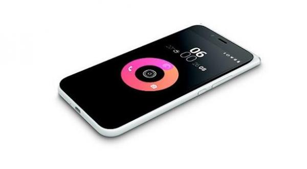 الرئيس التنفيذي الأسبق لأبل يُطلق هاتفا ذكياً مميزاً