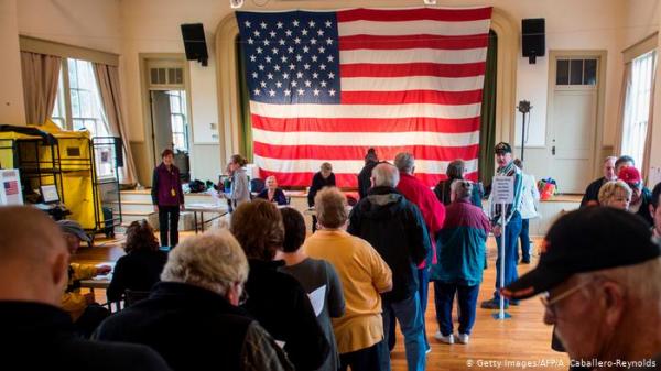 استخدام الهاتف المحمول للتصويت في انتخابات مقاطعة أمريكية