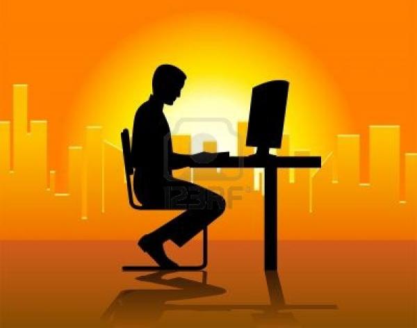 اضبط ارتفاعك نحو شاشة الكمبيوتر والتليفزيون حتى لا ترهق عضلاتك