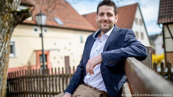 وصلها لاجئا.. بلدة ألمانية تنتخب عمدة لها من أصل سوري