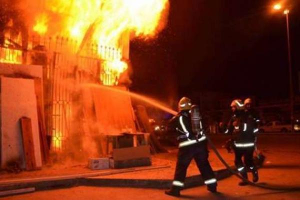 تيزنيت:حريق مهول يأتي على مستودع لإحدى الشركات الخاصة