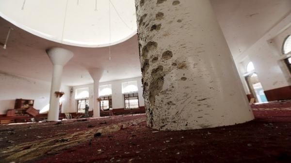 عشرات القتلى في تفجير بمسجد في صنعاء أثناء صلاة العيد (فيديو)