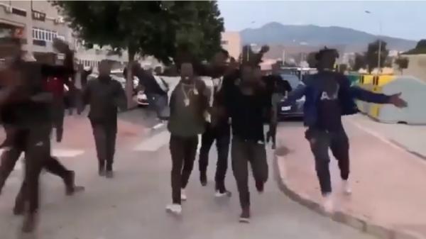 أزيد من 250 مهاجرا أفريقيا يقتحمون السياج الحدودي ويدخلون مليلية المحتلة