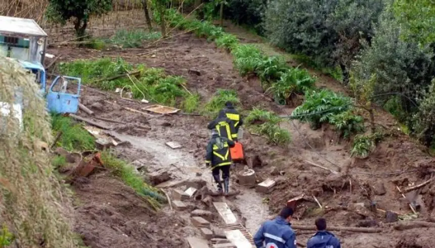 مصرع 13 شخصا إثر سقوط شاحنة في أحد الوديان جنوب باكستان