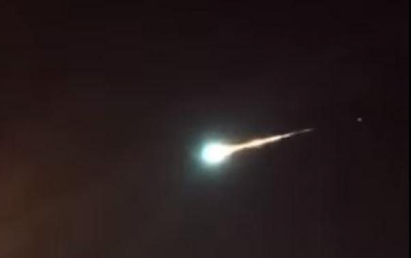 نيزك ناري ضخم  يظهر بالكويت والسعودية(فيديو)