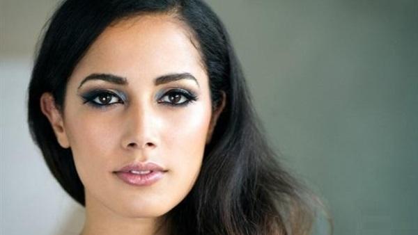 المغربية نادية كوندا تفوز بجائزة أفضل ممثلة بمهرجان الجونة السينمائي