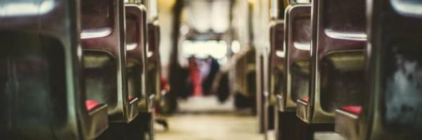 "خايبة حتى في التعاويد"..شيخ مغربي في قبضة الأمن الإيطالي بعد تحرشه بفتاة داخل الحافلة