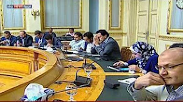 مصر.. تحرير سعر صرف الجنيه يتسبب في زيادة أسعار الوقود و عجز الموازنة