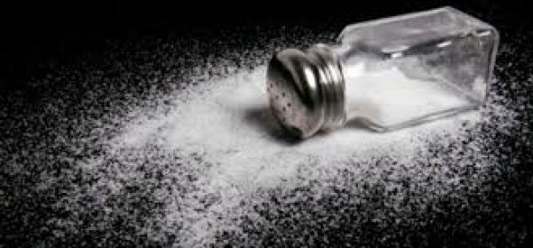 هل تعلم ماذا يحدث للجسم عند استهلاك كمية كبيرة من الملح ؟