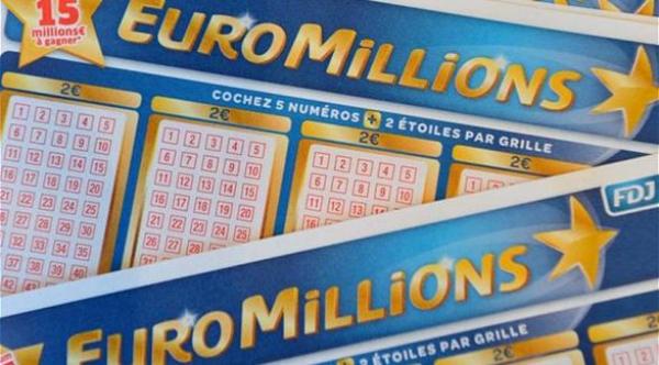 يطالب بنصف جائزة يانصيب لأنه رأى الأرقام في الحلم