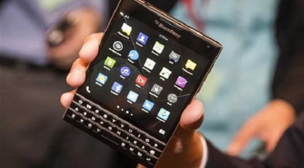 “بلاك بيري” تعلن عن 200,000 طلب مسبق لهاتفها الذكي “باسبورت”