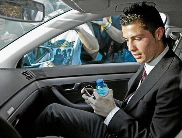 رونالدو يتعهد بتوزيع &quot;سيارات&quot; و&quot;تبرعات&quot; بمليون يورو إذا فاز بدوري الأبطال