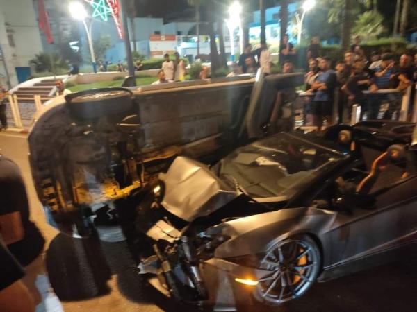 "ولد الفشوش" يسوق "لامبورغيني" بسرعة جنونية يتسبب في انقلاب سيارة أجرة بالمضيق
