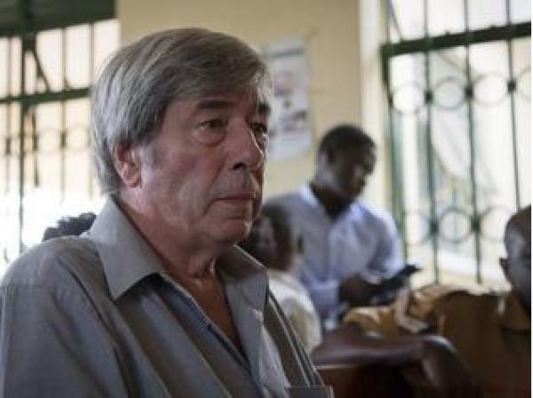 مواطن بريطاني يواجه المؤبد بأوغندا بسبب صورة جنسية رفقة مغربي