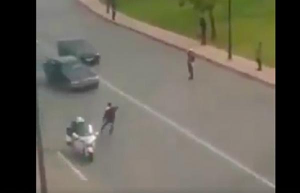 لهذا اعترض مواطن سيارة الملك بالأمس وهذا هو مصيره