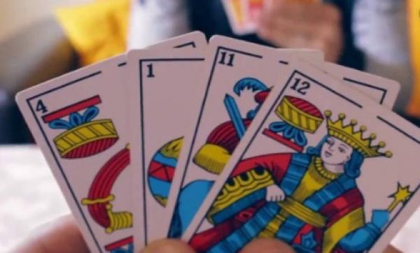 مصيبة...شجار حول لعبة "الكارطة" بين صديقين بمقهى ينتهي بمأساة!