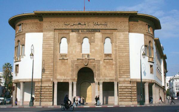 الحكومة تقترض لصرف أجور الموظفين