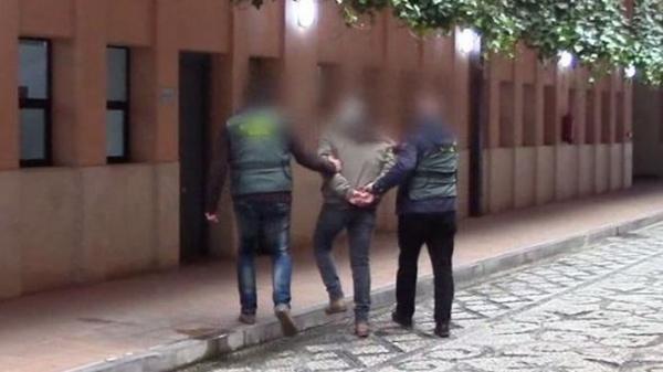 تفاصيل الاطاحة بشبكة ''زواج الأوراق'' بين مغاربة ونساء اسبانيات (فيديو)