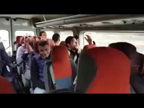 في طريقهم إلى السجن : " حراكة " مغاربة مزهيينها في سطافيط ديال البوليس