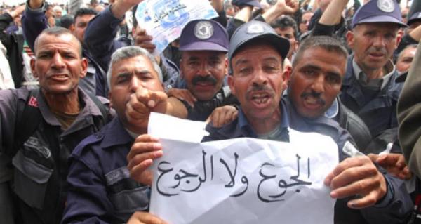 صحيفة ألمانية: أمام الوضع المتفجر في الجزائر ، بوادر أزمة جديدة مماثلة للأزمة السورية على أبواب أوروبا