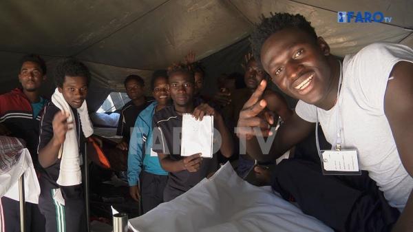 زدقات ليهم ..فرحة عارمة للمهاجرين الافارقة بعد اقتحامهم أسوار سبتة