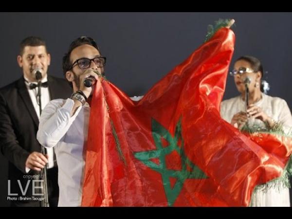 عثمان مولين صاحب "العيطة والبندير" يوجه رسالة للملك محمد السادس أمام الجمهور