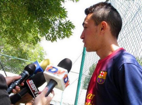 المغربي منير حدادي يجدد عقده مع برشلونة