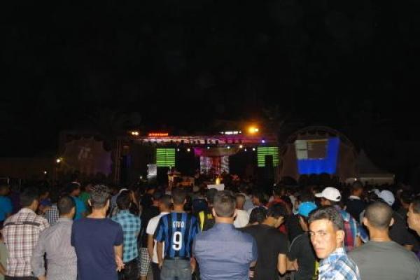 مهرجان الراي بوجدة : الفرقة الجزائرية (بابيلون) تلهب جمهور منصة زيري ابن عطية