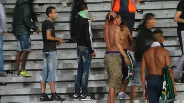 بالصور : "الكابو" يفسد على الرجاء نشوة التتويج و يرسم صورة قاتمة عن جماهير "الخضرا"