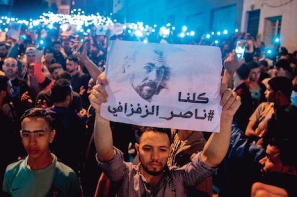 الفيسبوك يلبس " الأسود " حزنا على الأحكام " القاسية " التي وزعت على معتقلي " حراك الريف "