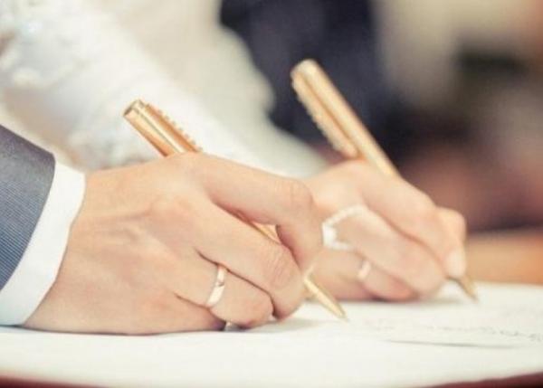 تغيير هام سيستفيد منه المغاربة المقيمون بالخارج عند إبرام عقود زواجهم ببلدان المهجر