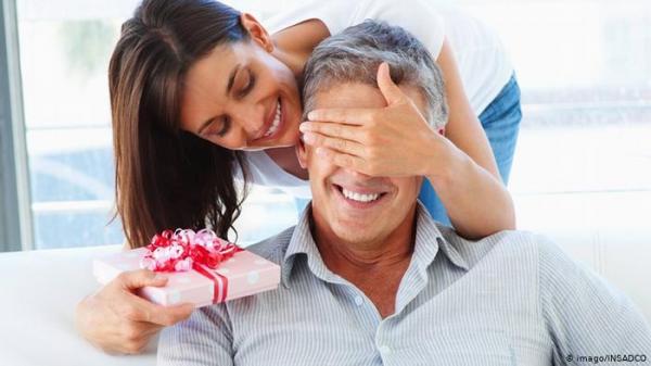 إن أردت أن تكون سعيدا.. ساعد الآخرين!