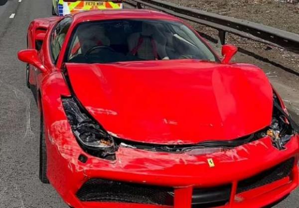 يحطم سيارة فيراري فاخرة اشتراها صباحا ولم يقدها سوى لمسافة قصيرة