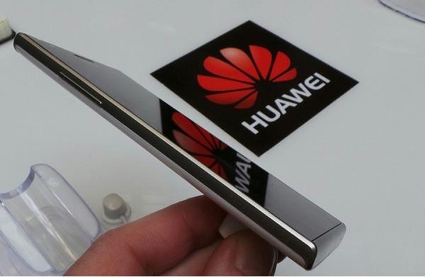 «هواوي» تطلق هاتفاً ذكياً جديداً لمنافسة «آبل» و«سامسونج»