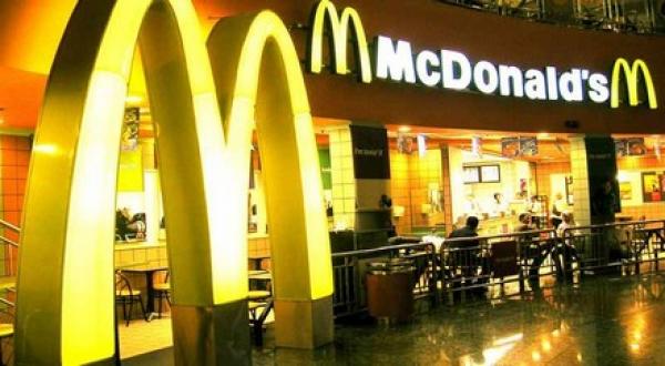 نيويورك تدفع آلاف الدولارات لموظف بمكدونالدز